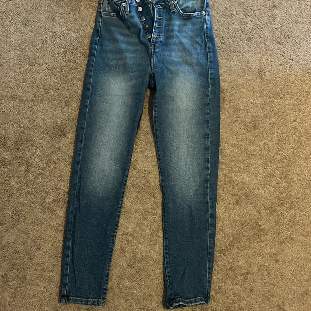 Women’s blue jeans, size 28